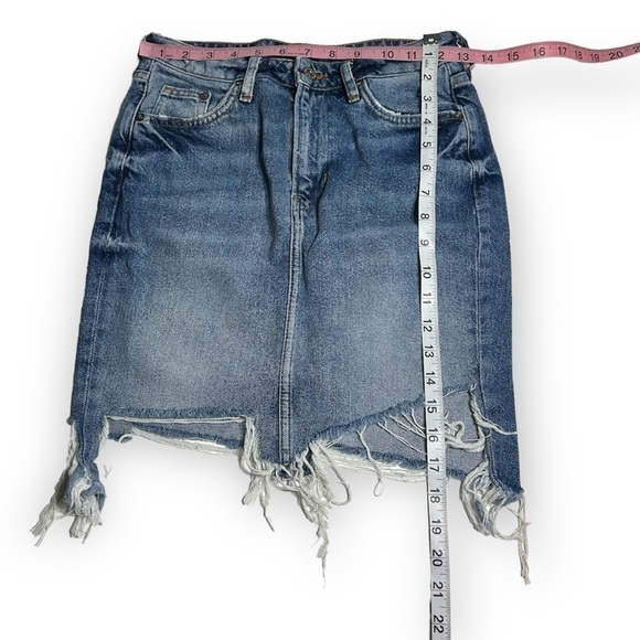 H&M denim skirt with asymmetrical raw hem size 4 coastal Cowgirl - Picture 3 of 5